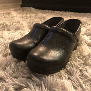 Women’s dansko medical shoes. Only worn a few times.